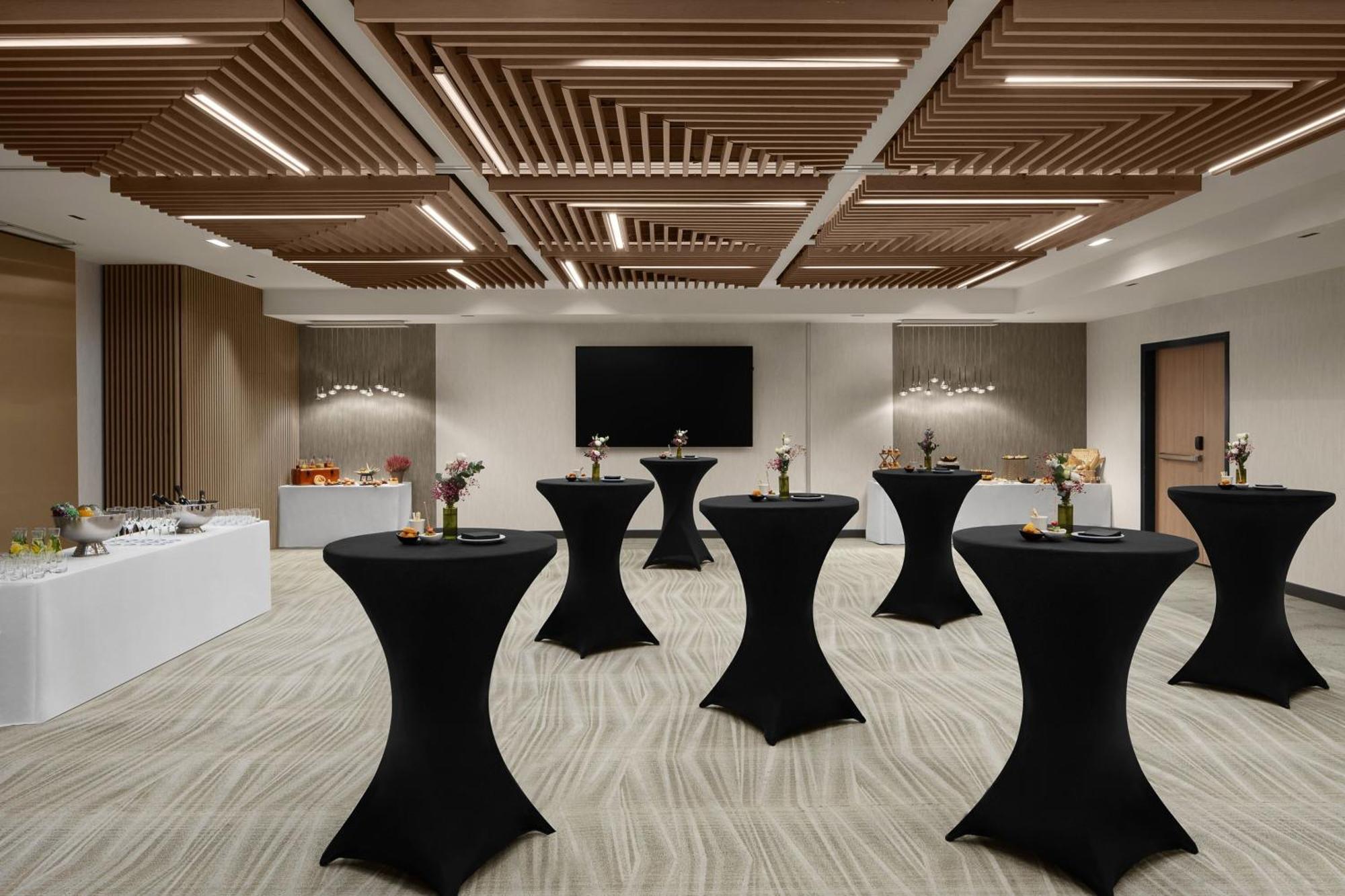 คอร์ตยาร์ด ปารีส ปอร์ต เดอ แวร์ซาย Hotel อิซซีเลมูลิโนต์ ภายนอก รูปภาพ