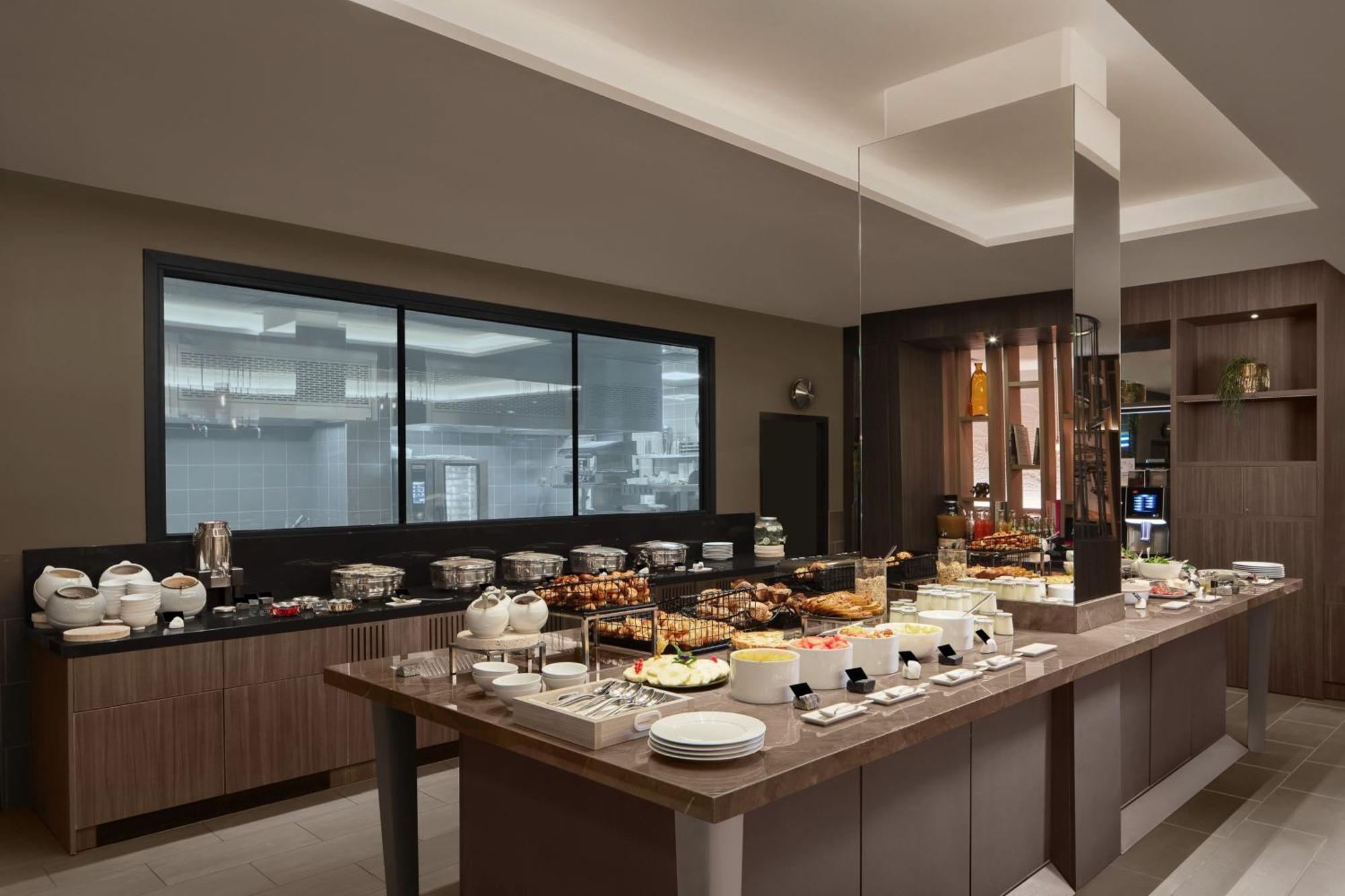คอร์ตยาร์ด ปารีส ปอร์ต เดอ แวร์ซาย Hotel อิซซีเลมูลิโนต์ ภายนอก รูปภาพ