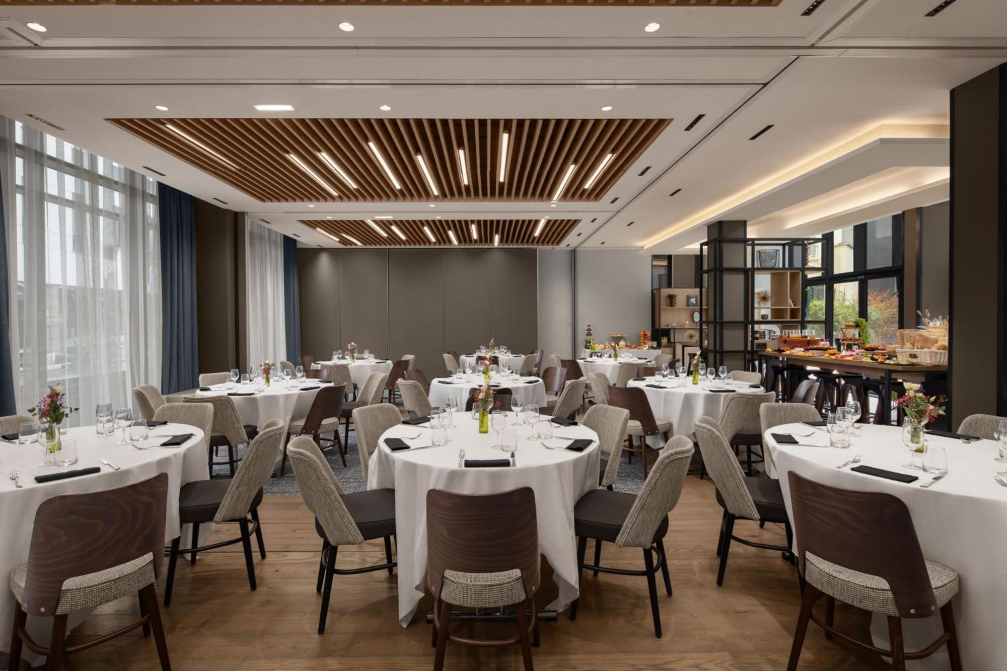 คอร์ตยาร์ด ปารีส ปอร์ต เดอ แวร์ซาย Hotel อิซซีเลมูลิโนต์ ภายนอก รูปภาพ