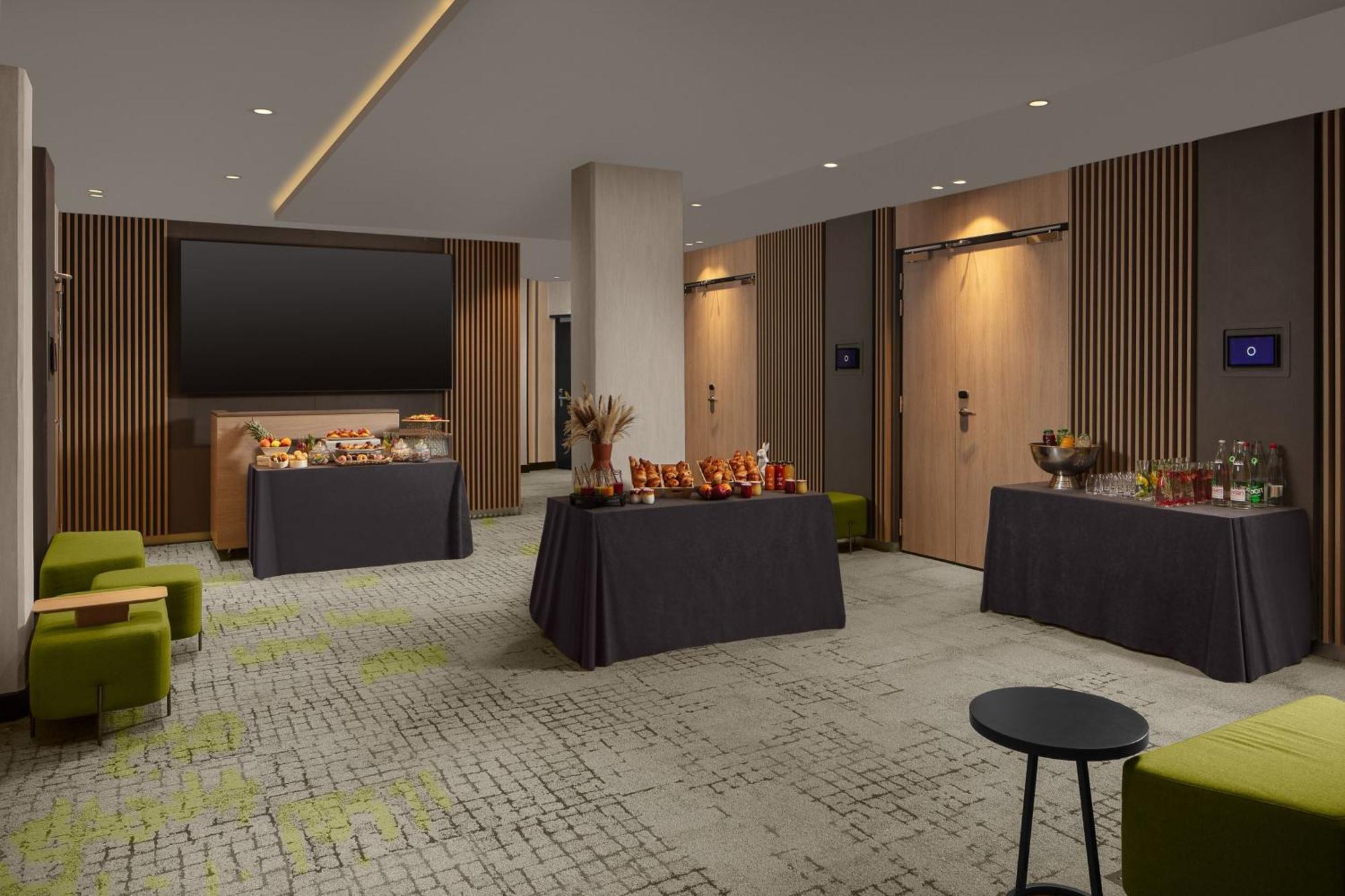 คอร์ตยาร์ด ปารีส ปอร์ต เดอ แวร์ซาย Hotel อิซซีเลมูลิโนต์ ภายนอก รูปภาพ