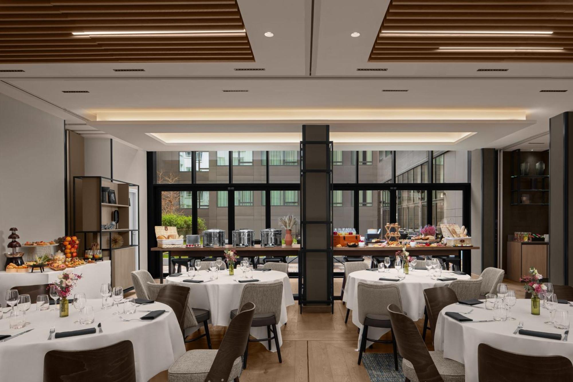 คอร์ตยาร์ด ปารีส ปอร์ต เดอ แวร์ซาย Hotel อิซซีเลมูลิโนต์ ภายนอก รูปภาพ