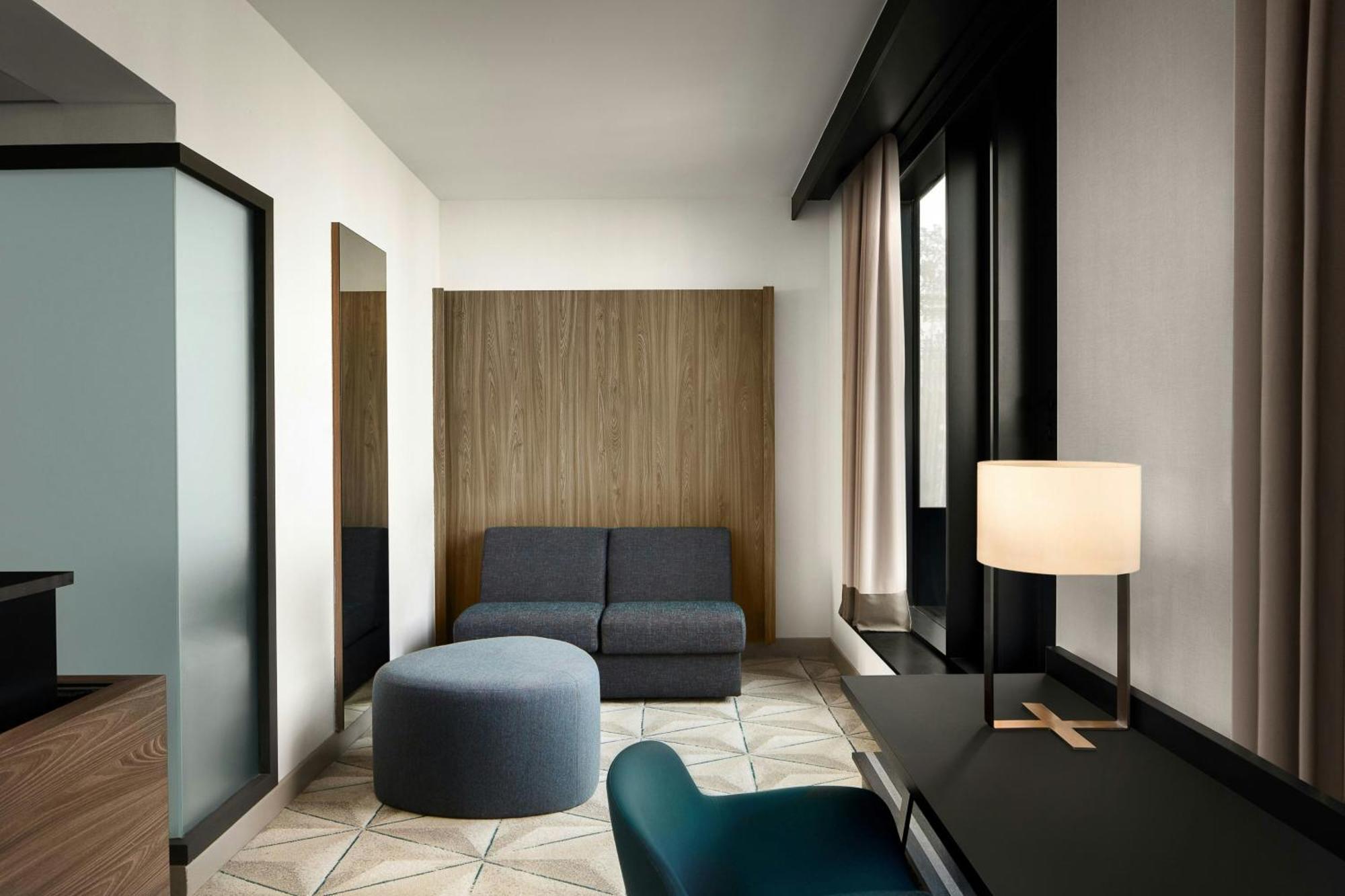 คอร์ตยาร์ด ปารีส ปอร์ต เดอ แวร์ซาย Hotel อิซซีเลมูลิโนต์ ภายนอก รูปภาพ