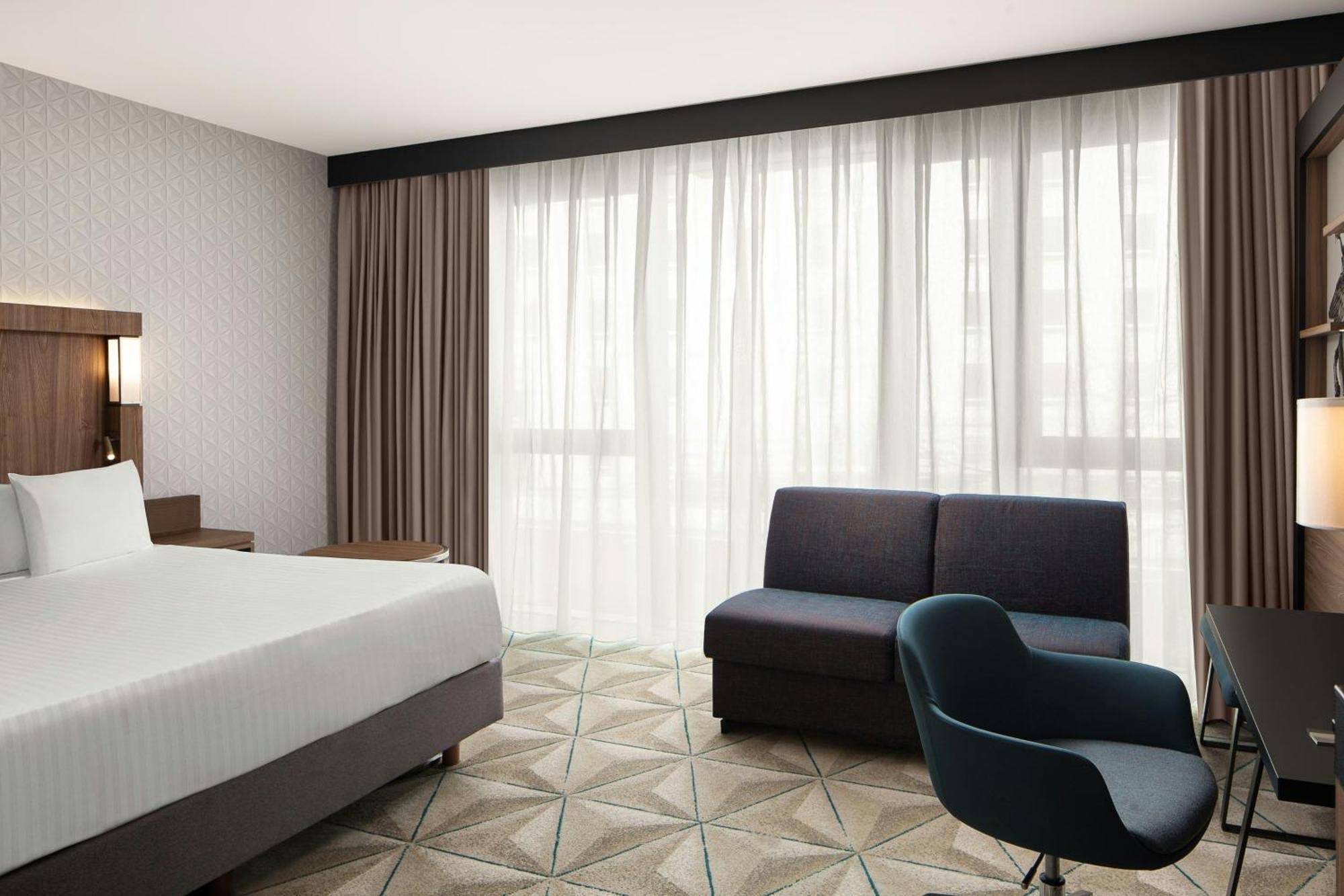 คอร์ตยาร์ด ปารีส ปอร์ต เดอ แวร์ซาย Hotel อิซซีเลมูลิโนต์ ภายนอก รูปภาพ