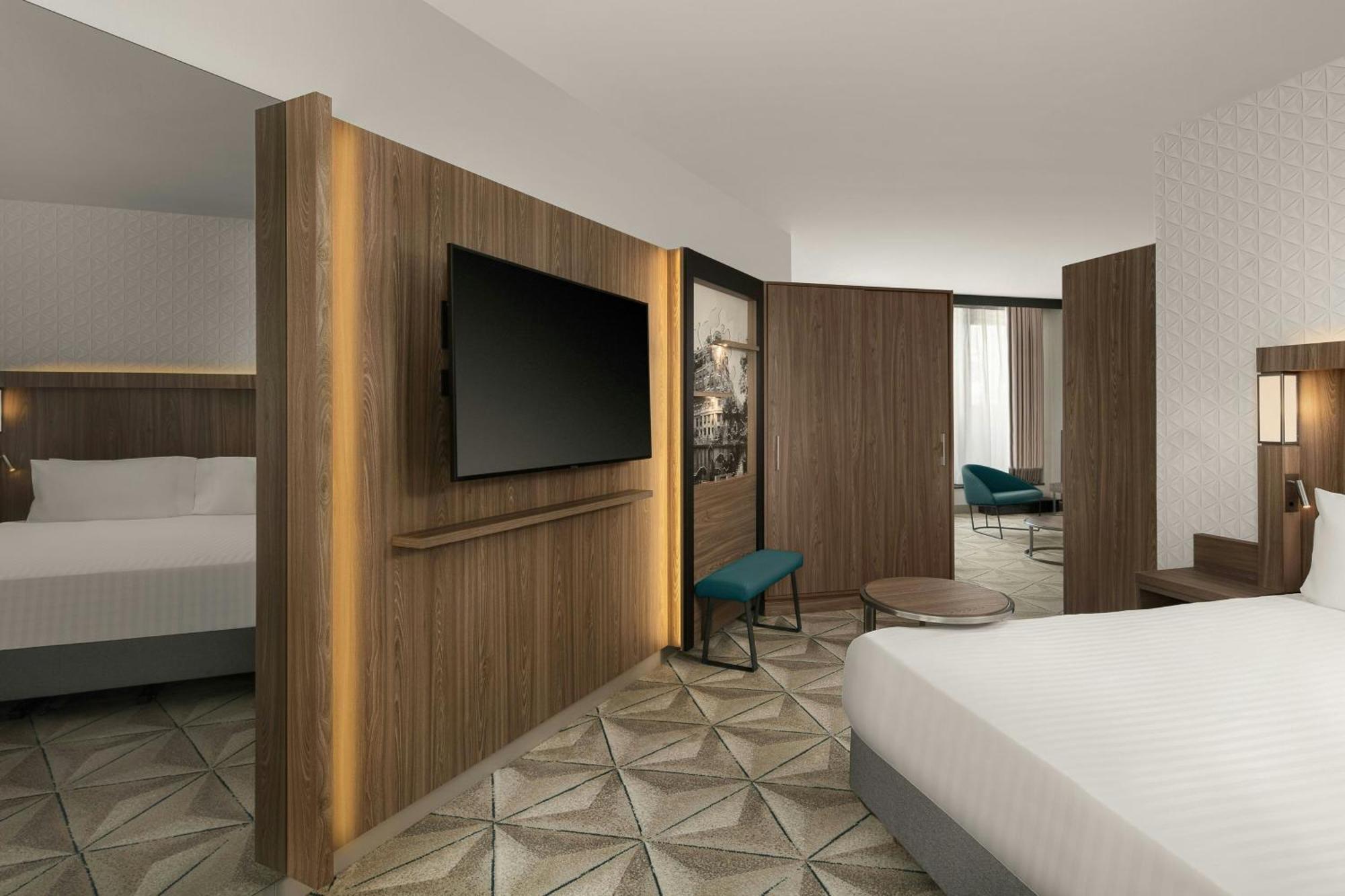 คอร์ตยาร์ด ปารีส ปอร์ต เดอ แวร์ซาย Hotel อิซซีเลมูลิโนต์ ภายนอก รูปภาพ