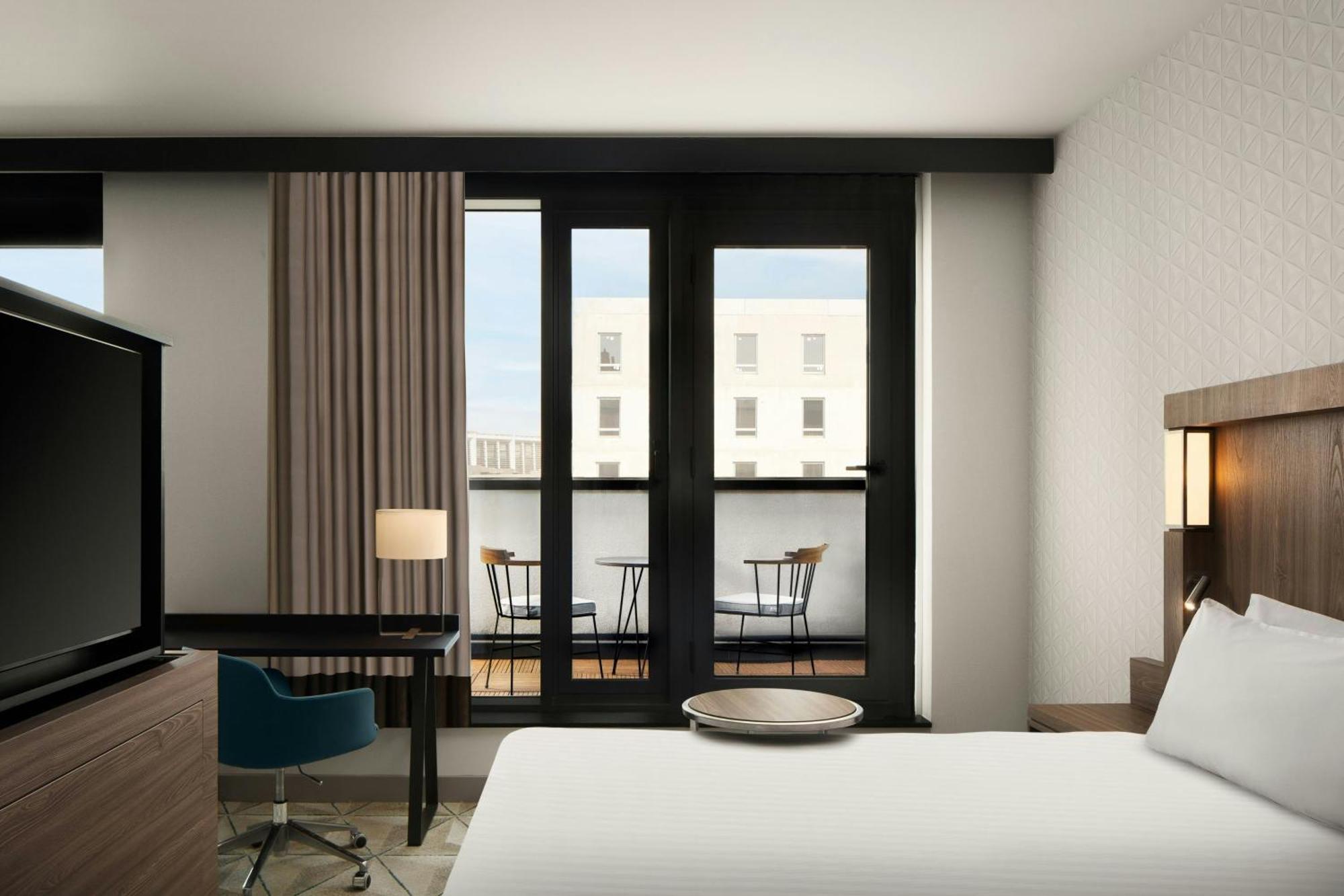 คอร์ตยาร์ด ปารีส ปอร์ต เดอ แวร์ซาย Hotel อิซซีเลมูลิโนต์ ภายนอก รูปภาพ