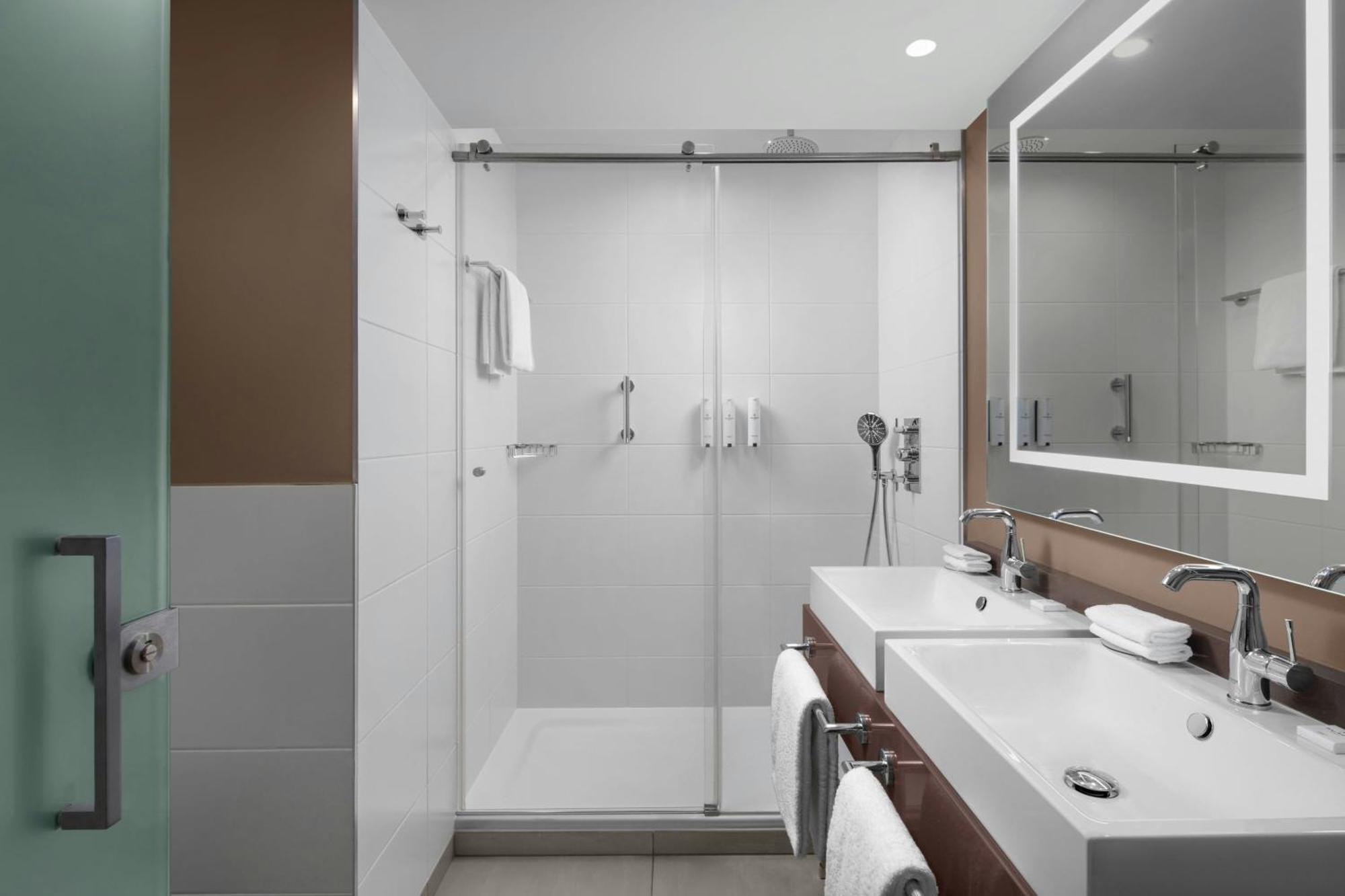 คอร์ตยาร์ด ปารีส ปอร์ต เดอ แวร์ซาย Hotel อิซซีเลมูลิโนต์ ภายนอก รูปภาพ