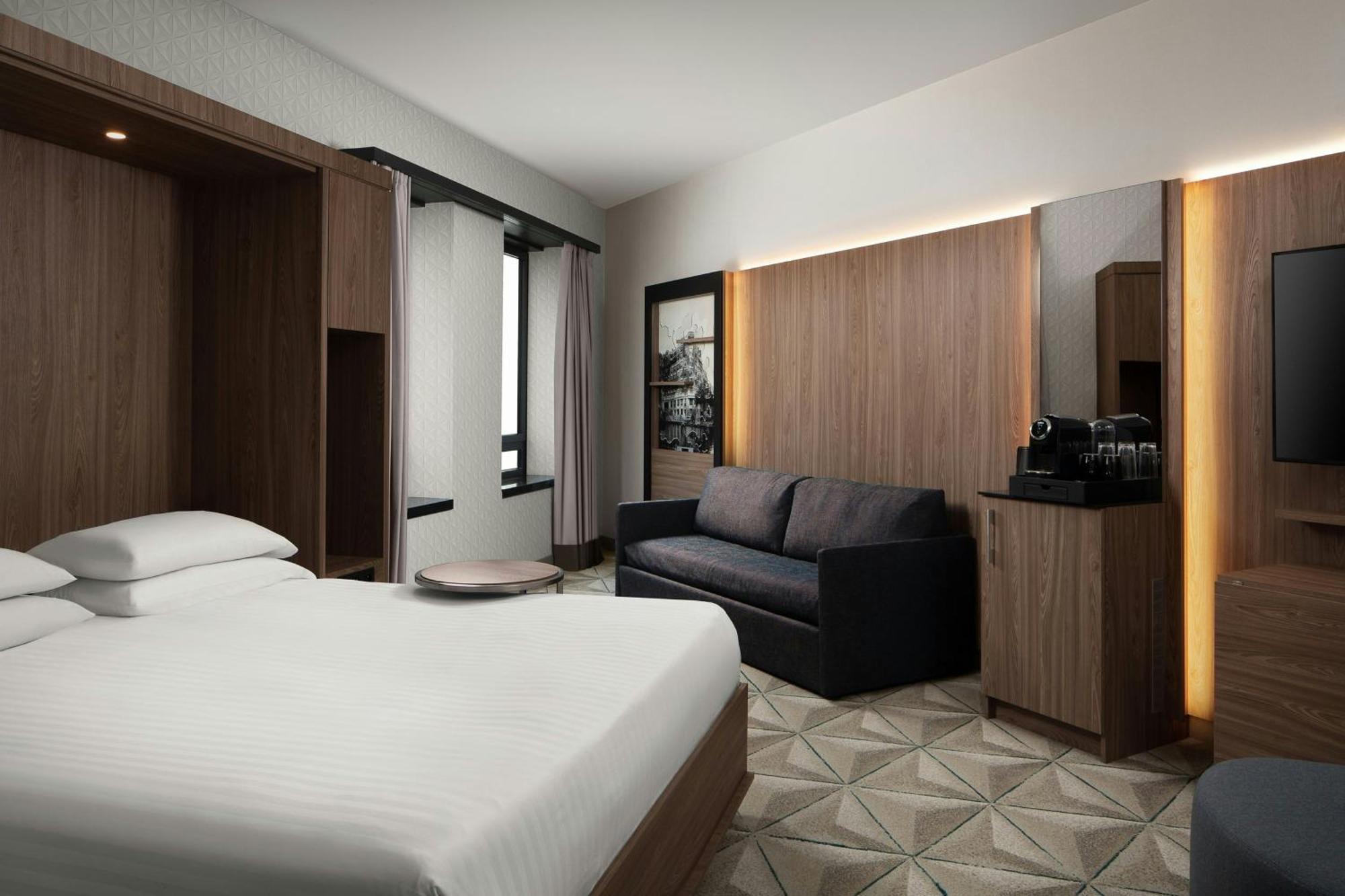 คอร์ตยาร์ด ปารีส ปอร์ต เดอ แวร์ซาย Hotel อิซซีเลมูลิโนต์ ภายนอก รูปภาพ